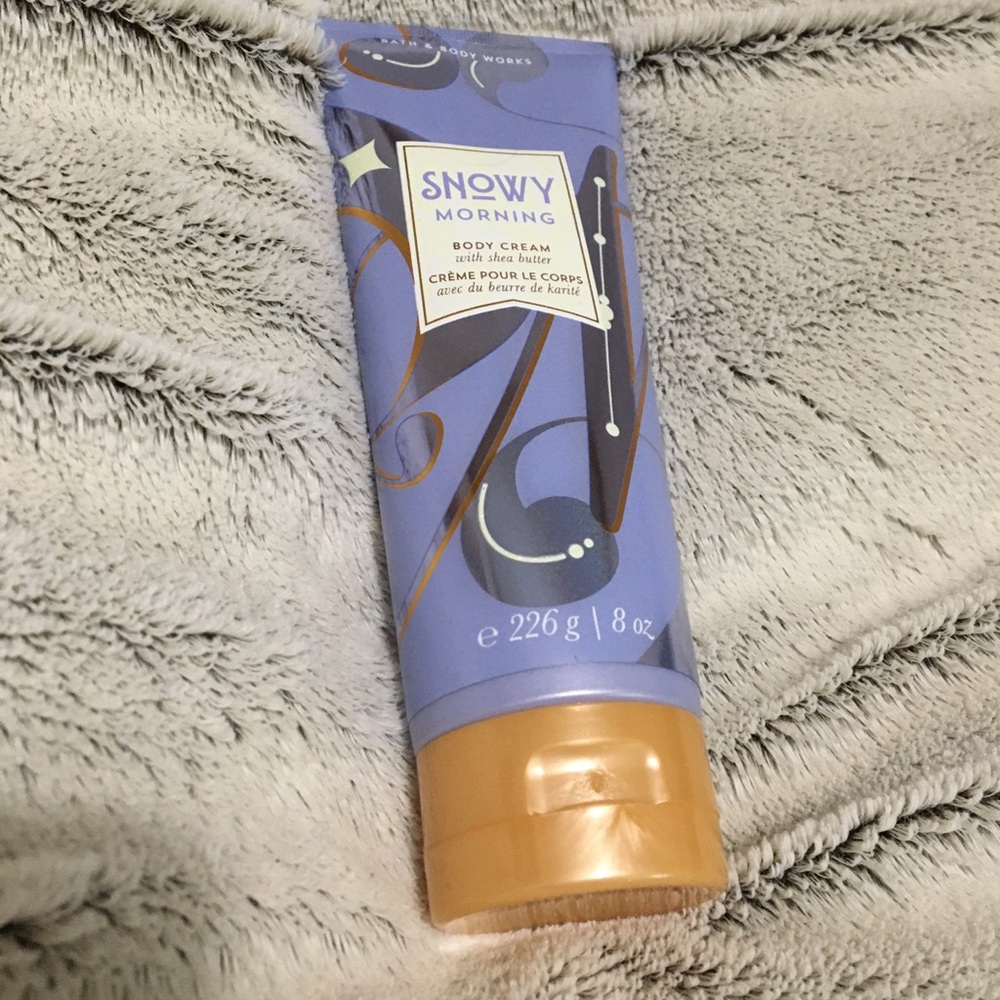 Free with purchase Snowy morning body cream with shea butter
